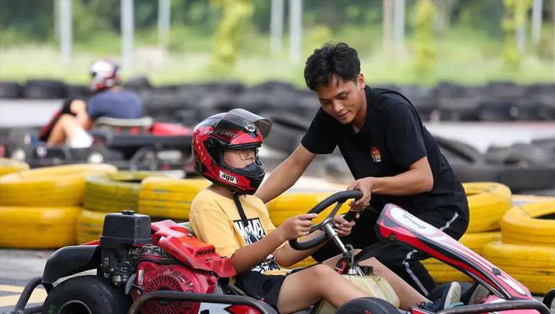 Trải nghiệm đua xe Go Kart cực ch&aacute;y cho team m&ecirc; tốc độ 4