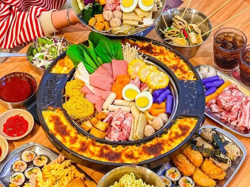 Vạn Hạnh Mall c&oacute; g&igrave;? Kinh nghiệm ăn chơi, mua sắm chi tiết nhất 20