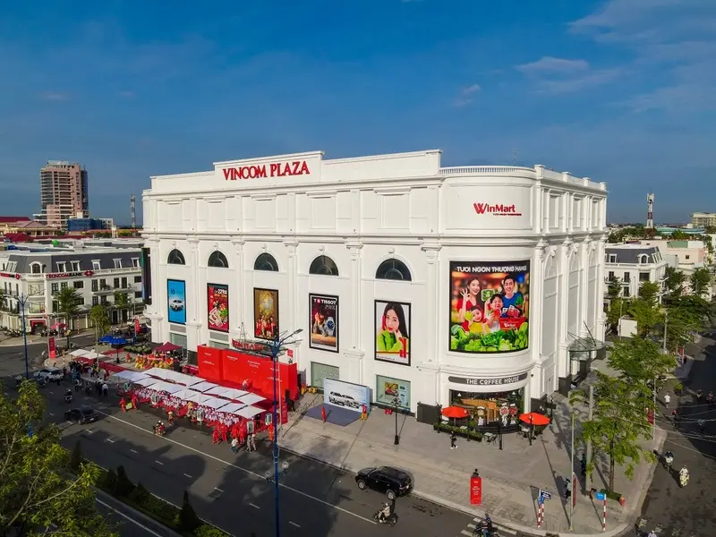 Vincom Plaza Quang Trung, thi&ecirc;n đường mua sắm v&agrave; giải tr&iacute; 2
