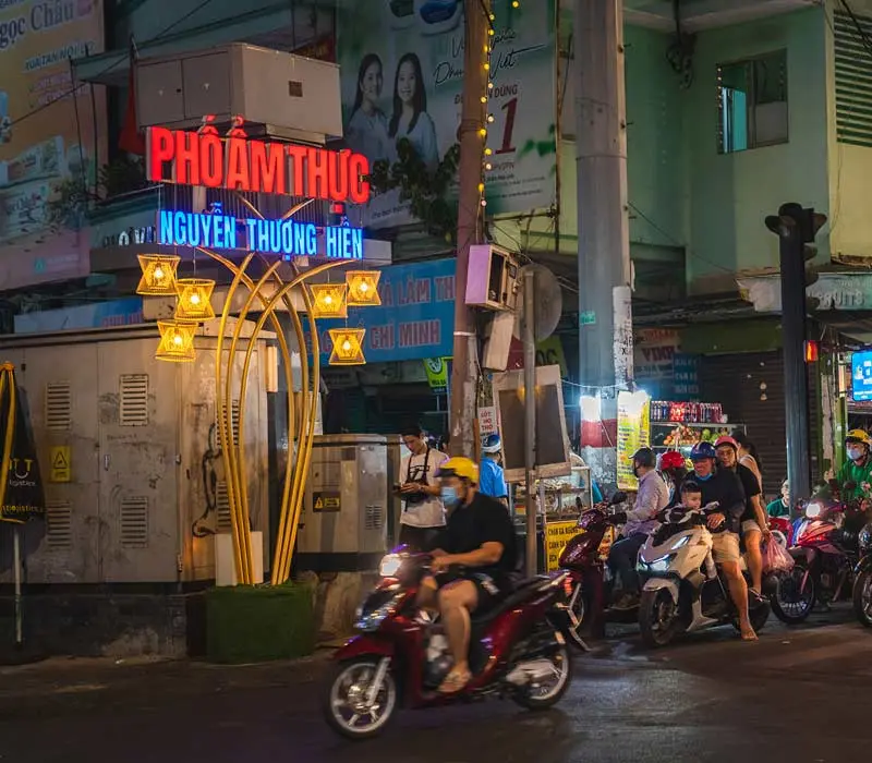 Đến phố ẩm thực Nguyễn Thượng Hiền trải nghiệm ẩm thực đường phố Sài Gòn
