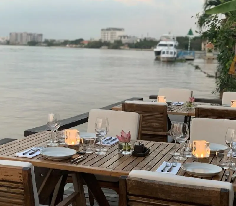 Khám phá The Deck Saigon: Nhà hàng sang trọng bên bờ sông Sài Gòn