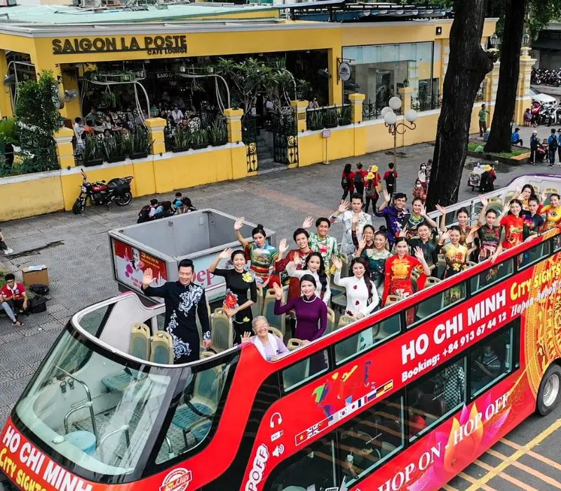 Kinh nghiệm đi xe buýt 2 tầng Hop On Hop Off Sài Gòn
