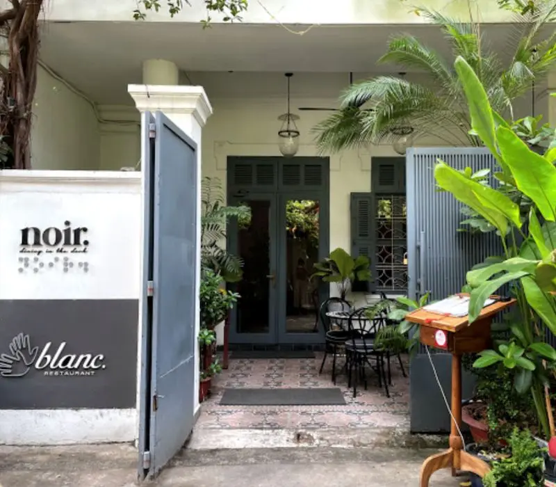 Noir dining in the dark - Trải nghiệm ăn trong bóng tối độc lạ tại Sài Gòn