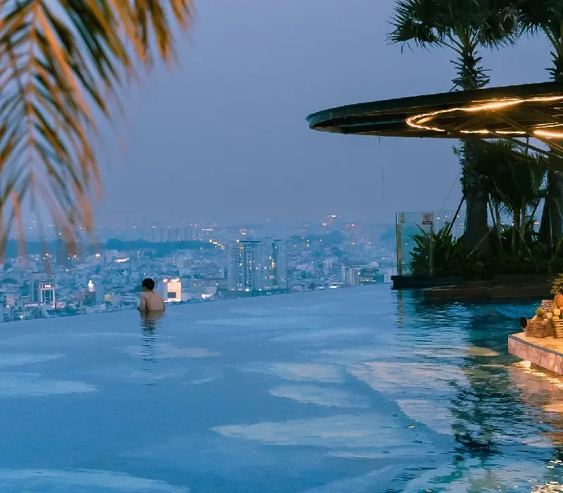 Top 12 bể bơi vô cực có tọa độ check in đẹp nhất Sài Gòn