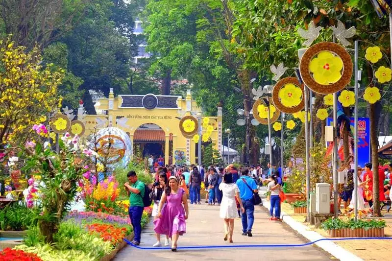 Hội hoa xuân Tao Đàn Tết Ất Tỵ 2025 rực rỡ sắc màu giữa Sài Gòn 2