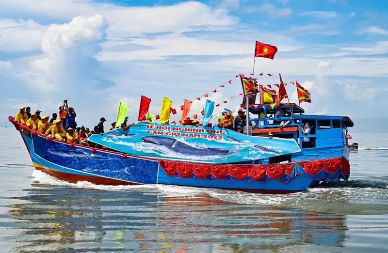 Lễ hội Nghinh &Ocirc;ng Cần Giờ: Bản sắc văn h&oacute;a rực rỡ miền biển 2