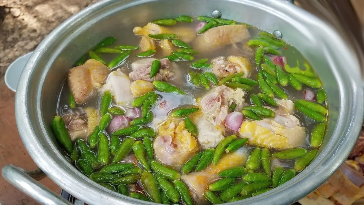 C&ograve;n g&igrave; bằng thưởng thức đặc sản g&agrave; sao tại qu&aacute;n Bia Bom 5