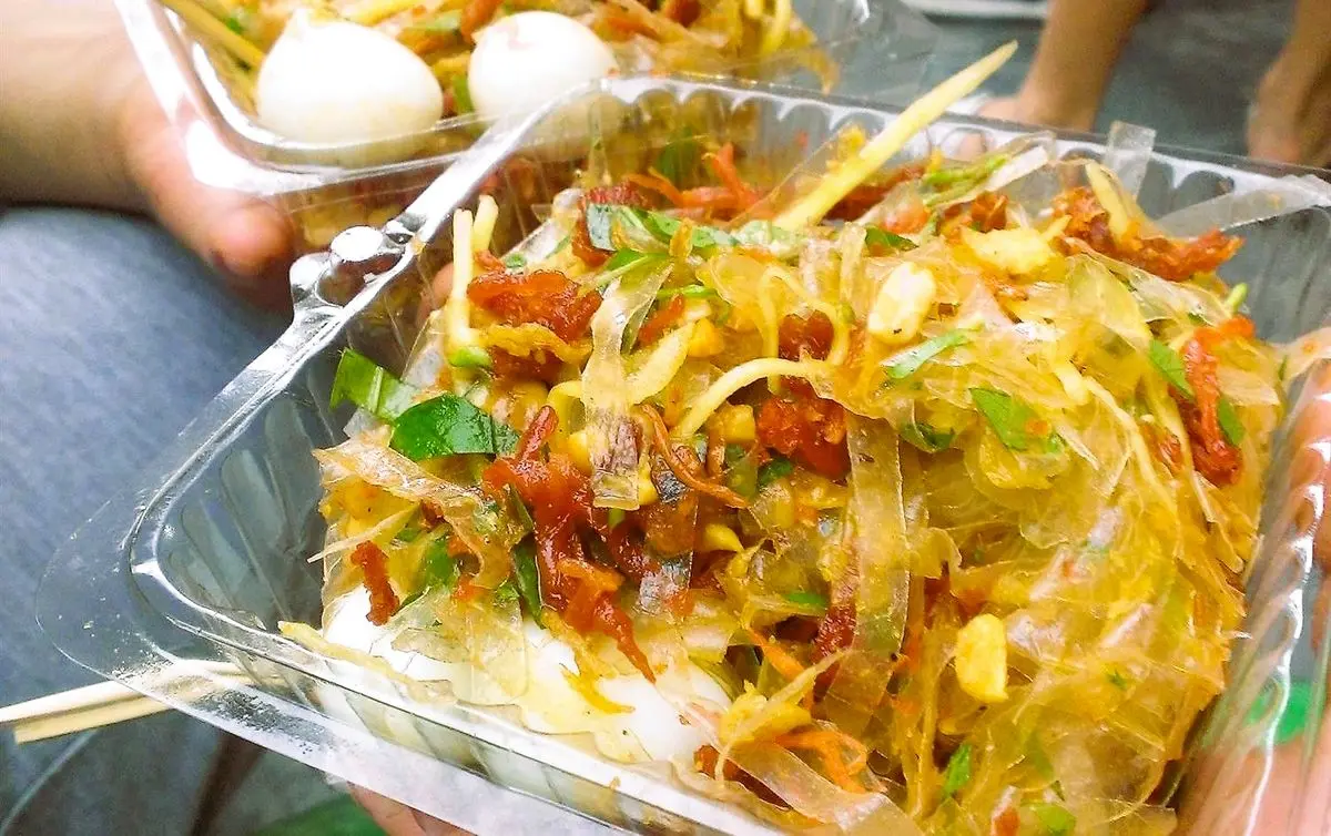 C&ugrave;ng hội bạn th&acirc;n ăn vặt tẹt ga ở Ng&otilde; V&agrave;ng Anh 8