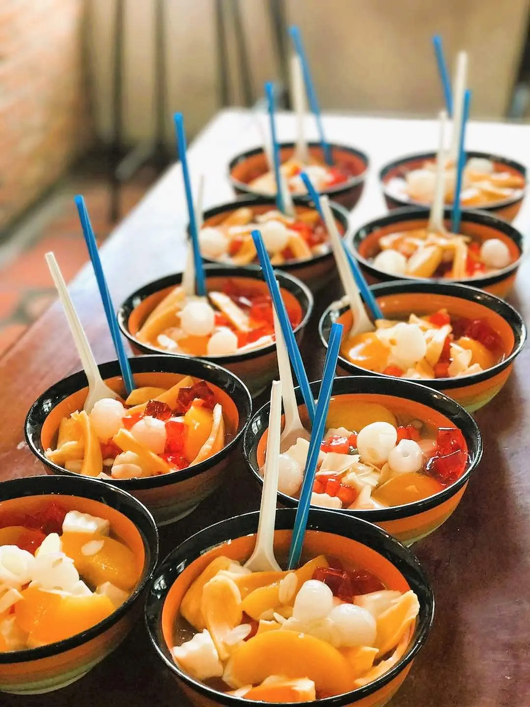 C&ugrave;ng hội bạn th&acirc;n ăn vặt tẹt ga ở Ng&otilde; V&agrave;ng Anh 3