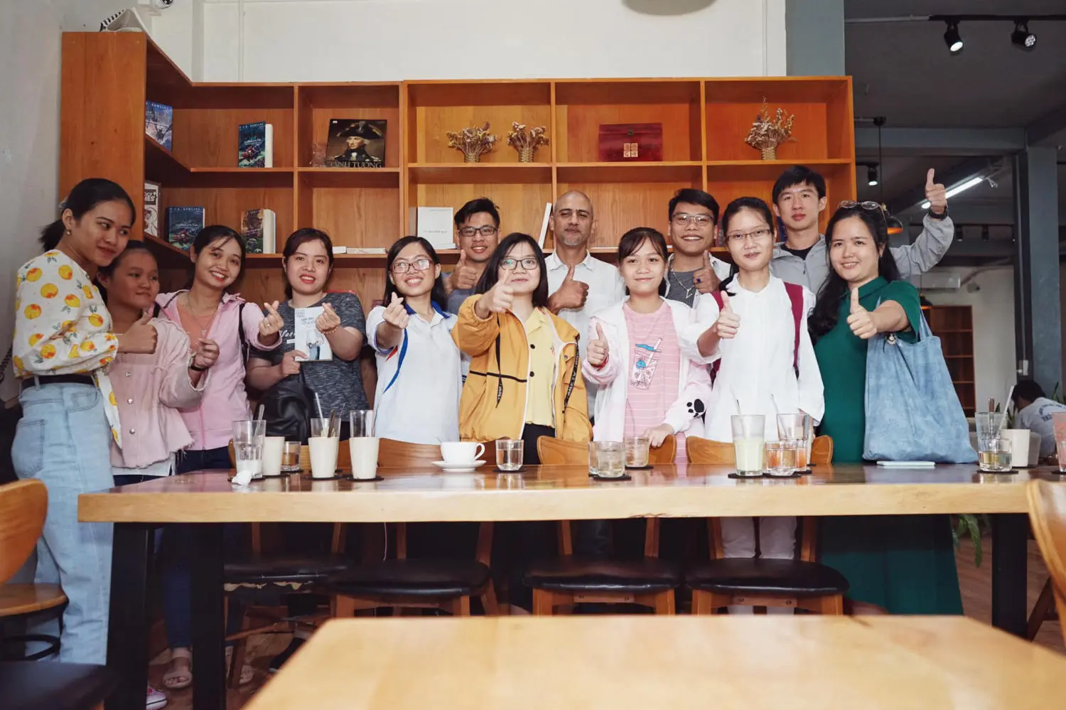 Đắm ch&igrave;m trong Đại Việt Bookstore and Coffee thanh b&igrave;nh giữa l&ograve;ng th&agrave;nh phố 5