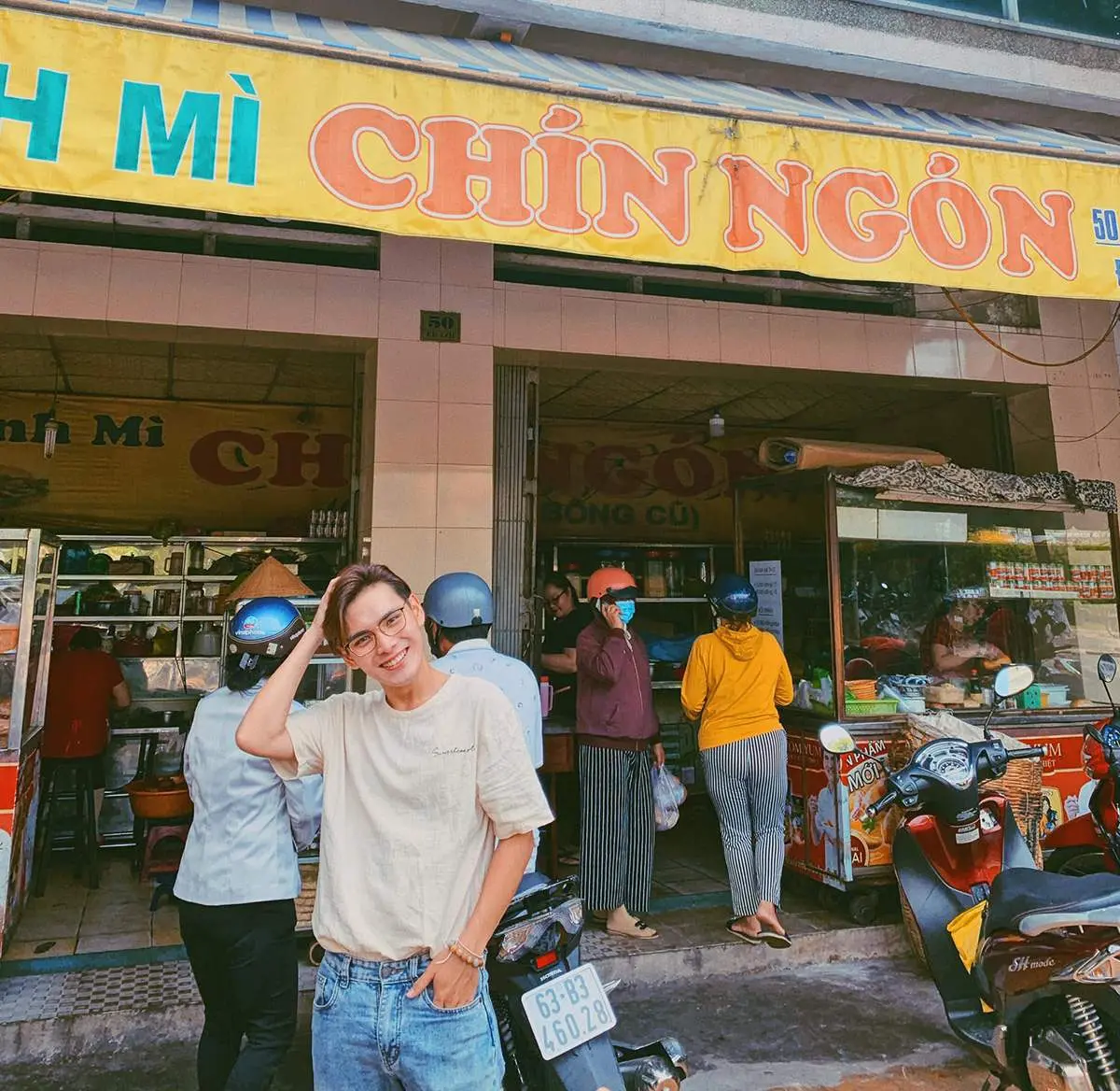 Hương vị thơm ngon 50 năm tại Qu&aacute;n b&aacute;nh m&igrave; Ch&iacute;n Ng&oacute;n 2
