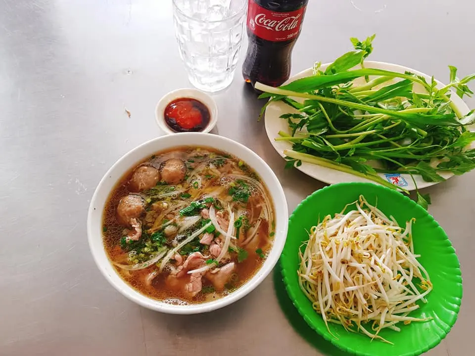 Qu&aacute;n hủ tiếu Tuyết Ng&acirc;n b&igrave;nh d&acirc;n m&agrave; chất lượng vượt trội ở Mỹ Tho 10