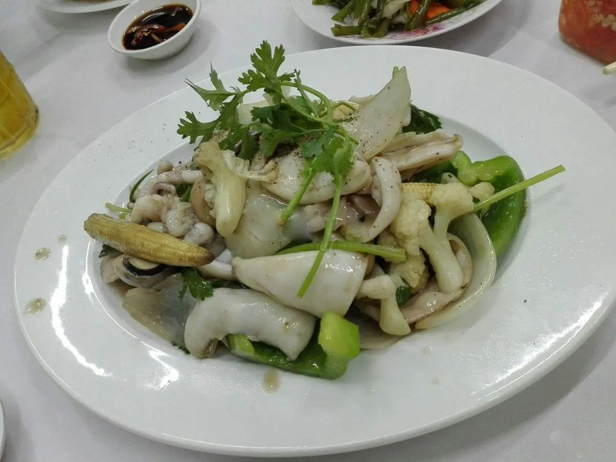 Thưởng thức cơm g&agrave; si&ecirc;u ngon tại Tiệm cơm Ch&iacute; Th&agrave;nh Ấp Bắc 5