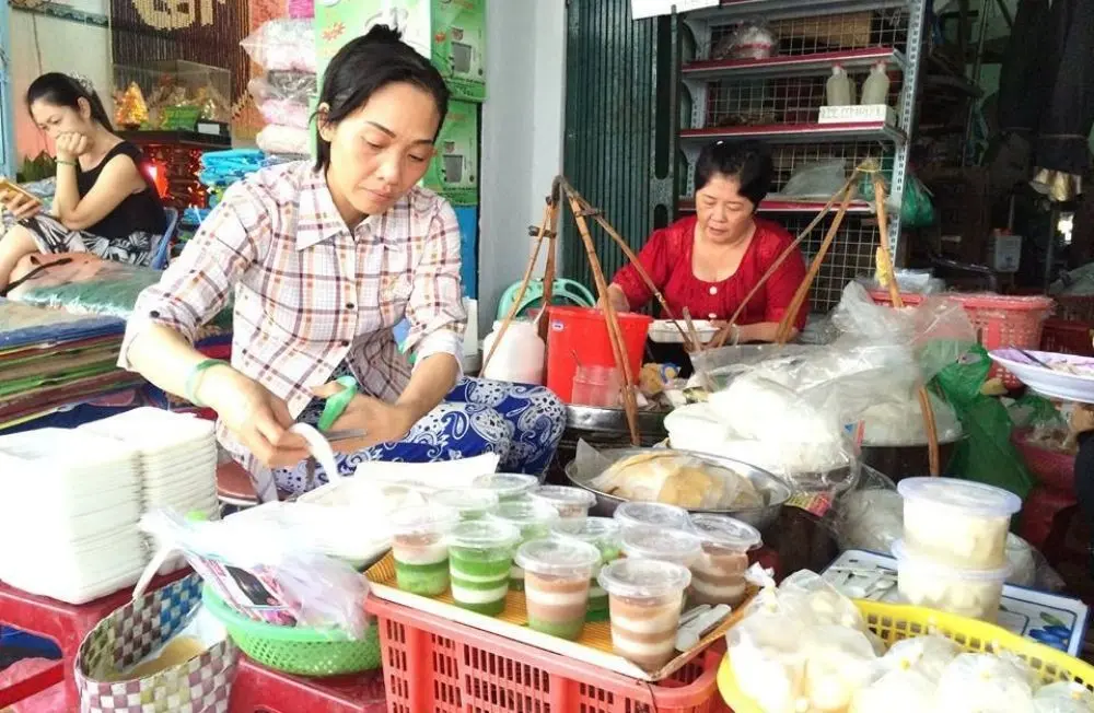 Thưởng thức hương vị qu&ecirc; mặn m&agrave; với qu&aacute;n B&aacute;nh b&egrave;o chợ H&agrave;ng B&ocirc;ng 9