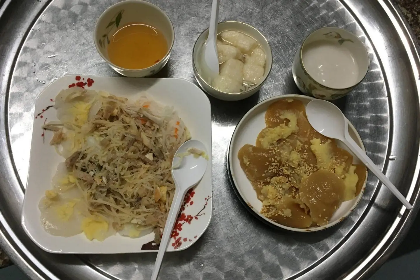 Thưởng thức hương vị qu&ecirc; mặn m&agrave; với qu&aacute;n B&aacute;nh b&egrave;o chợ H&agrave;ng B&ocirc;ng 7