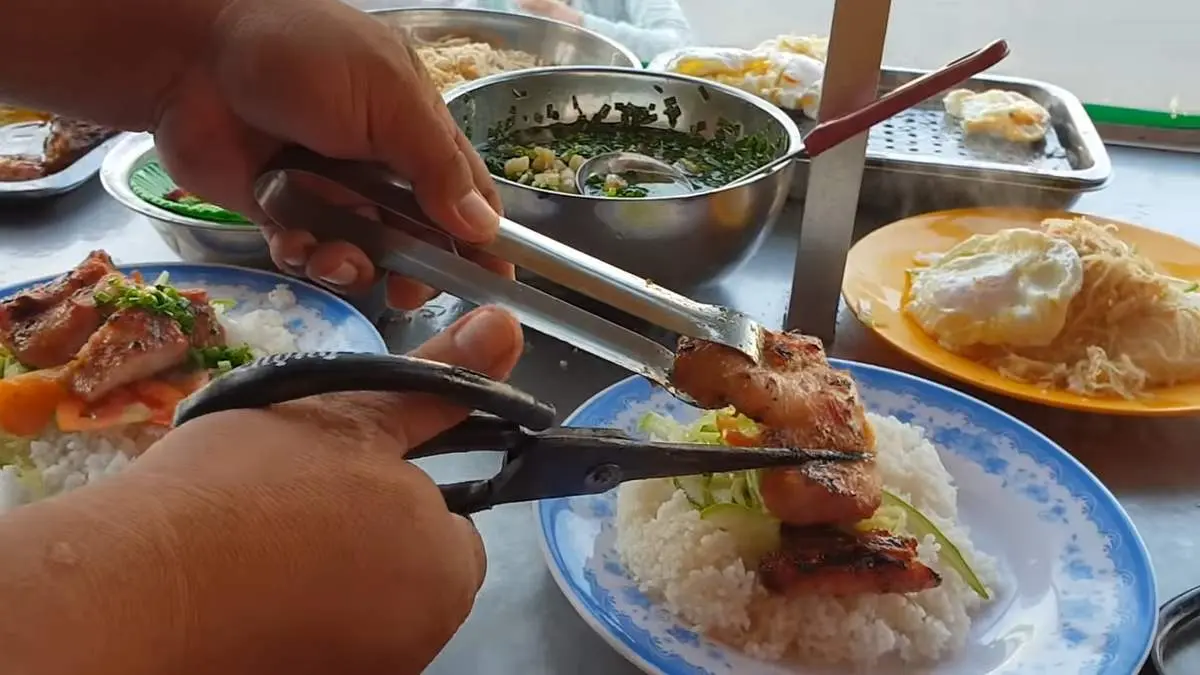 Review top 10 qu&aacute;n ăn ngon nổi tiếng ở Mỹ Tho m&agrave; gi&aacute; c&ograve;n rẻ 4