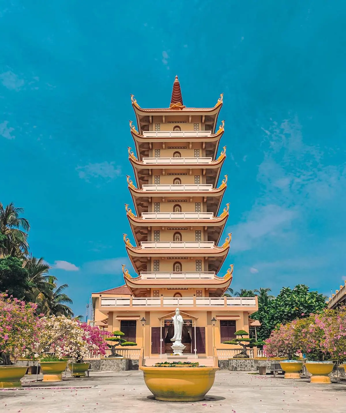 Trải nghiệm review ch&ugrave;a Vĩnh Tr&agrave;ng thanh tịnh v&agrave; b&igrave;nh y&ecirc;n 8