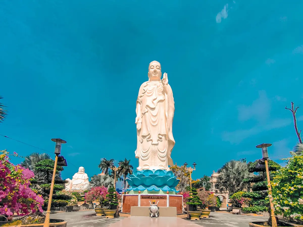 Trải nghiệm review ch&ugrave;a Vĩnh Tr&agrave;ng thanh tịnh v&agrave; b&igrave;nh y&ecirc;n 6