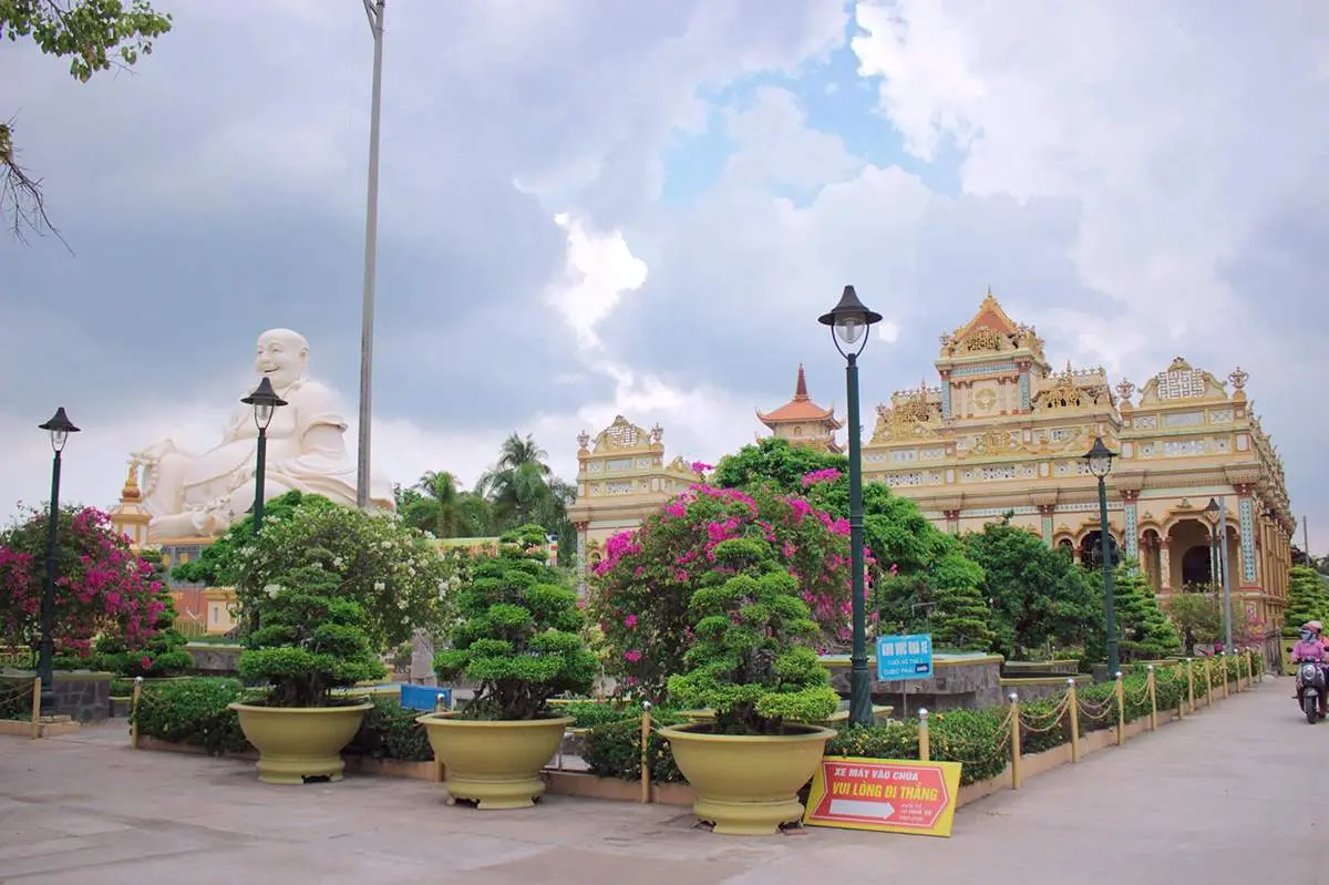Trải nghiệm review ch&ugrave;a Vĩnh Tr&agrave;ng thanh tịnh v&agrave; b&igrave;nh y&ecirc;n 4