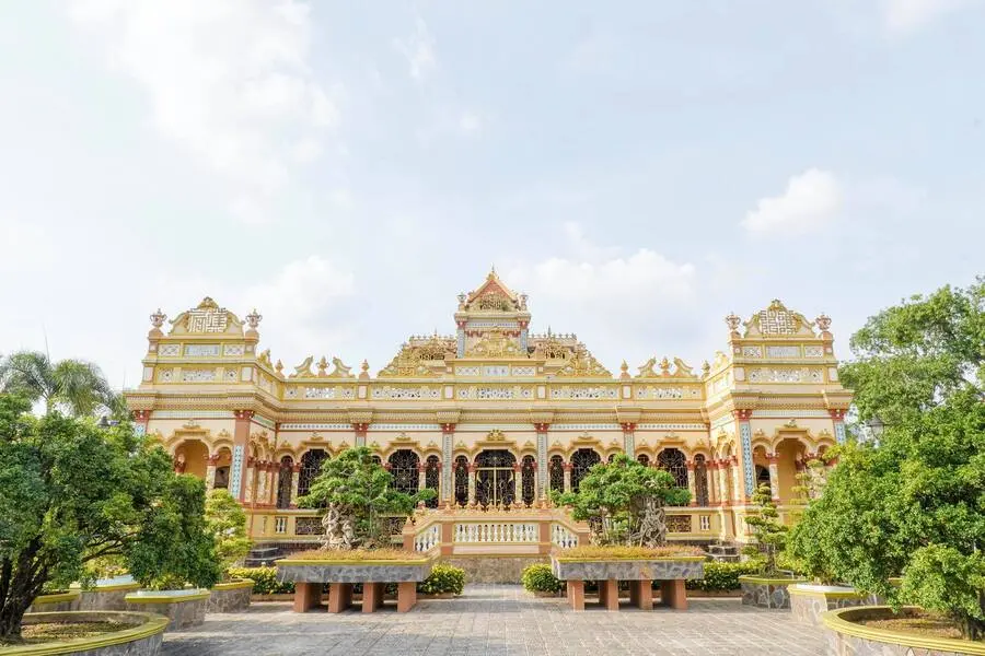 Vẻ đẹp thanh tao của Ch&ugrave;a Vĩnh Tr&agrave;ng dưới nắng gi&oacute; phương Nam 2