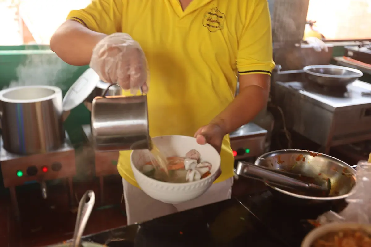 Về Tiền Giang review hủ tiếu Mỹ Tho với hương vị kh&oacute; qu&ecirc;n 6