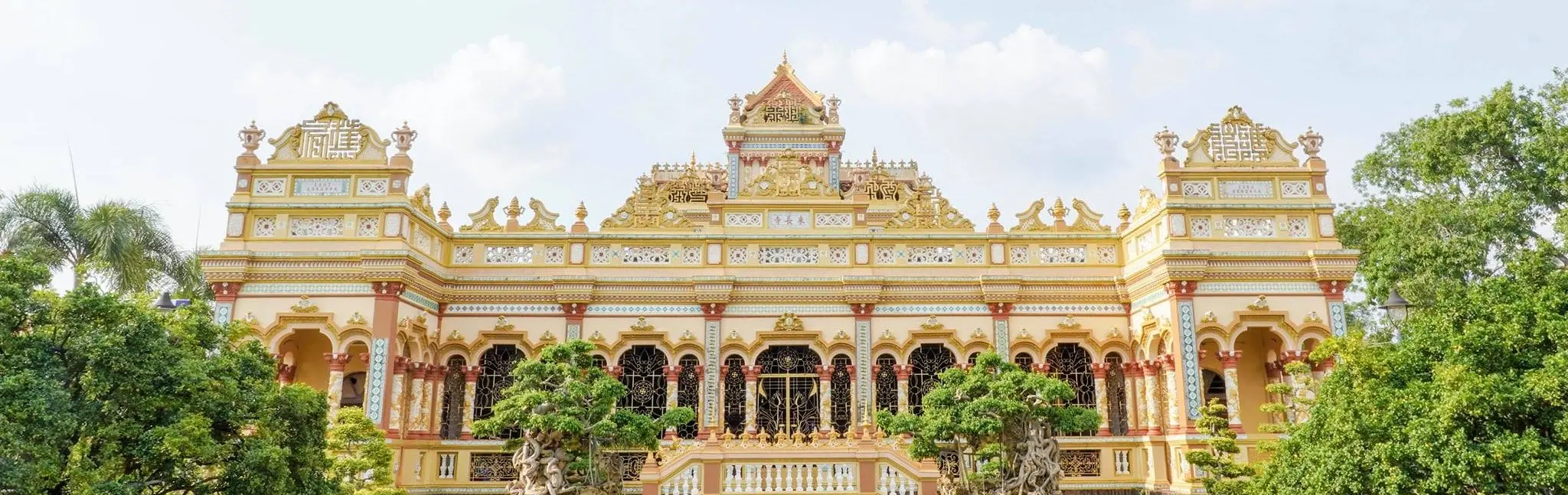 Vẻ đẹp thanh tao của Chùa Vĩnh Tràng dưới nắng gió phương Nam