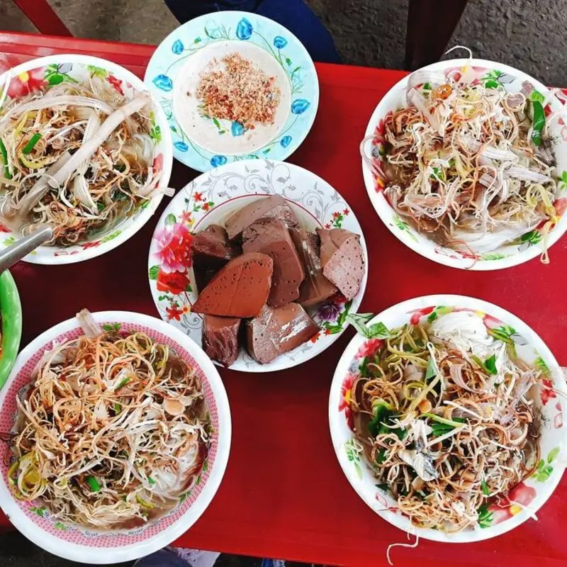 Về Tr&agrave; Vinh thưởng thức m&oacute;n b&uacute;n nước l&egrave;o đậm vị miền qu&ecirc; 5