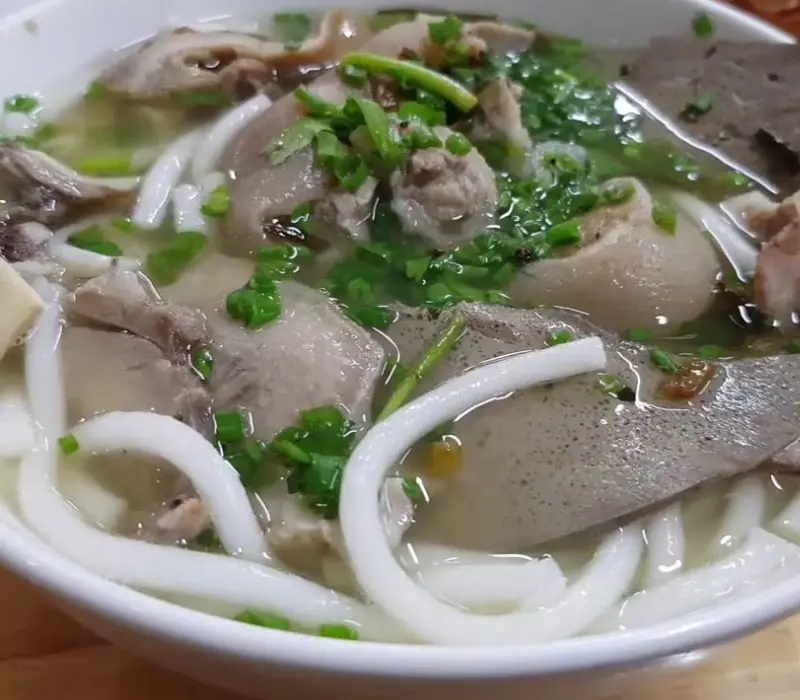 Đến Trà Vinh thưởng thức bánh canh Bến Có ngon nức tiếng hơn 20 năm