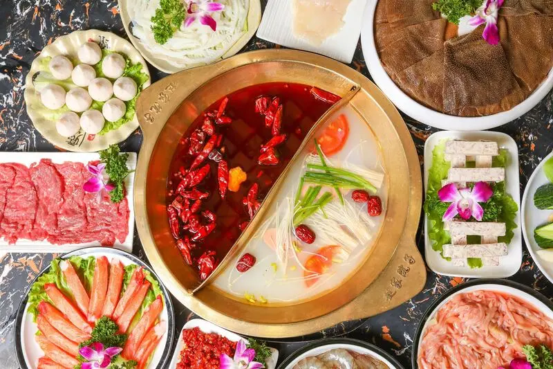Lẩu uy&ecirc;n ương: Hương vị l&atilde;ng mạn trong nồi lẩu hai ngăn 9