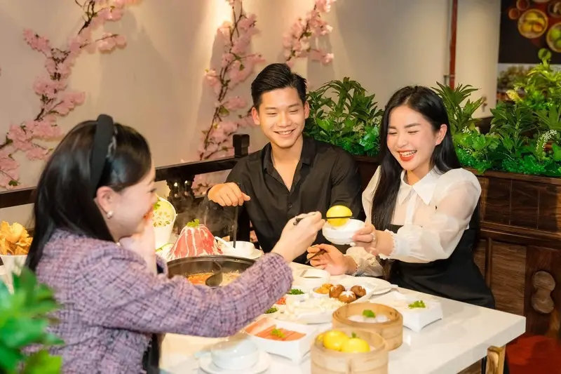 Lẩu uy&ecirc;n ương: Hương vị l&atilde;ng mạn trong nồi lẩu hai ngăn 10