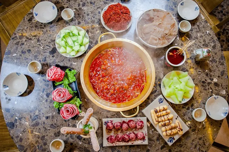 Thưởng thức mỹ vị Lẩu Tứ Xuy&ecirc;n nức tiếng ẩm thực Trung Hoa 5