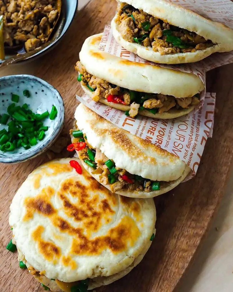 Thưởng thức Rou Jia Mo, bánh mì kẹp nức tiếng phố phường Tây An 2