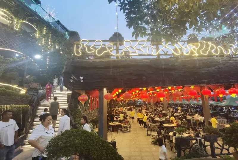 Tỳ Bà Viên Trùng Khánh kỷ lục nhà hàng lẩu lớn nhất thế giới 8