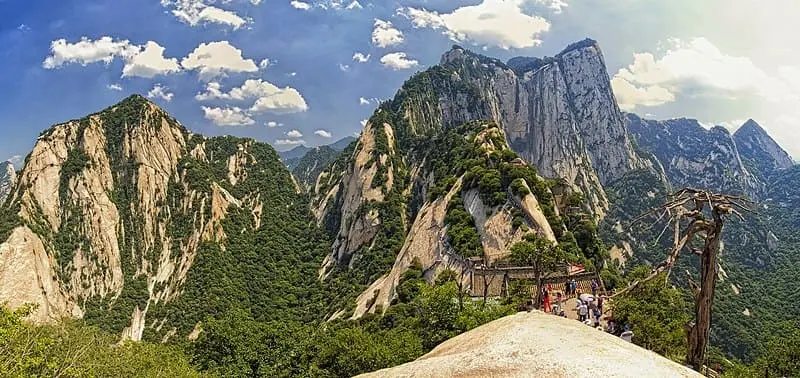 Chinh phục Hoa Sơn, cung đường leo n&uacute;i nguy hiểm nhất thế giới 2