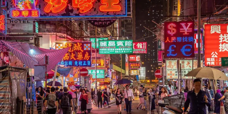 Chợ Qu&yacute; B&agrave; Mongkok: Thi&ecirc;n đường mua sắm nổi tiếng tại Hong Kong 2