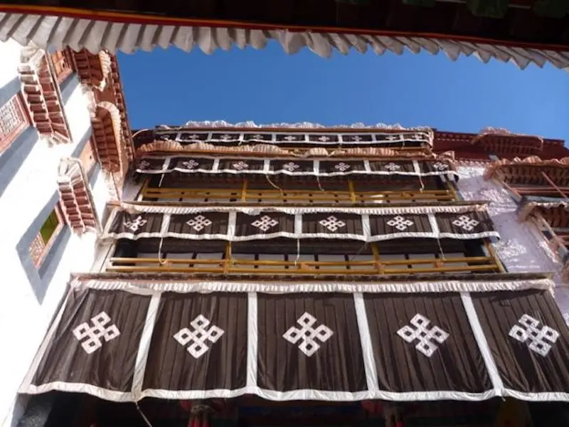Cung điện Potala, t&ograve;a th&agrave;nh văn h&oacute;a Phật gi&aacute;o tại T&acirc;y Tạng 6