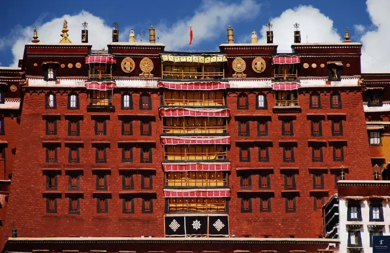Cung điện Potala, t&ograve;a th&agrave;nh văn h&oacute;a Phật gi&aacute;o tại T&acirc;y Tạng 10