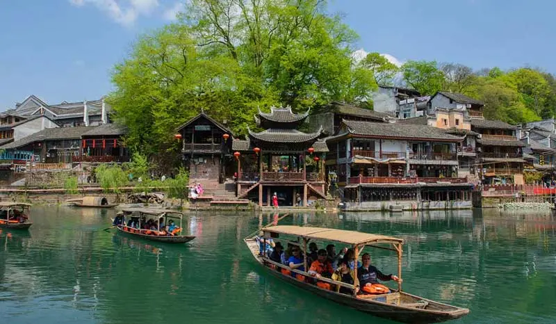 Dòng sông Đà Giang thơ mộng, bình yên giữa lòng Phượng Hoàng cổ trấn 4