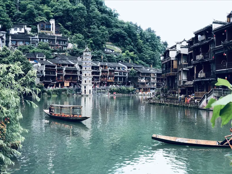 Dòng sông Đà Giang thơ mộng, bình yên giữa lòng Phượng Hoàng cổ trấn 7