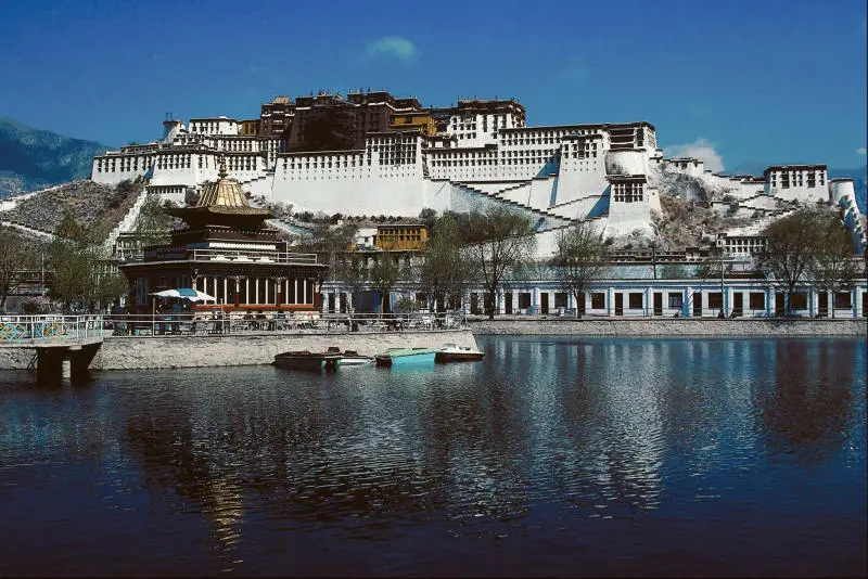 Du lịch T&acirc;y Tạng kh&aacute;m ph&aacute; th&aacute;nh địa Lhasa linh thi&ecirc;ng 3