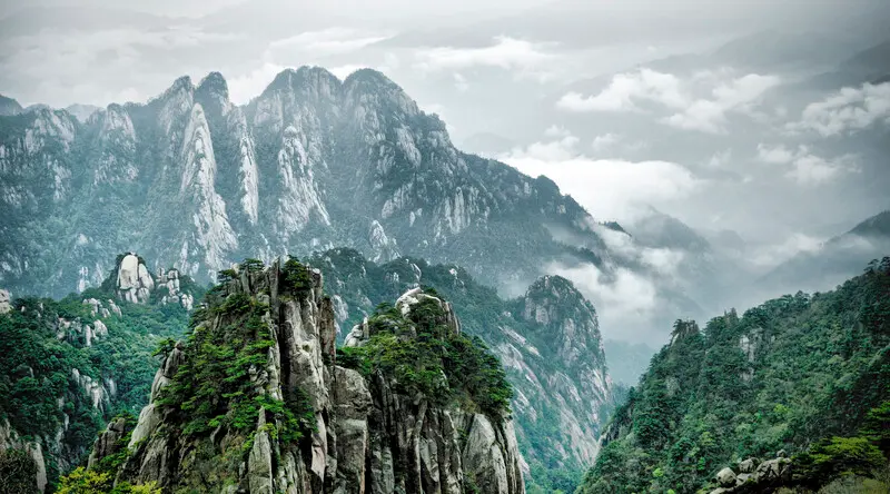 N&uacute;i Ho&agrave;ng Sơn bản h&ograve;a ca của m&acirc;y v&agrave; đ&aacute; ở Trung Quốc 2