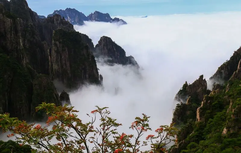 N&uacute;i Ho&agrave;ng Sơn bản h&ograve;a ca của m&acirc;y v&agrave; đ&aacute; ở Trung Quốc 4