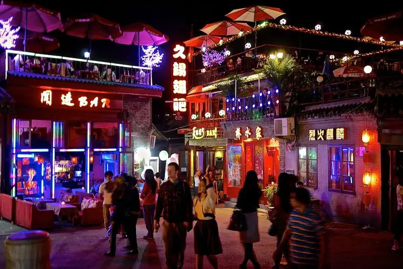 Phố bar Sanlitun, thi&ecirc;n đường vui chơi về đ&ecirc;m của Bắc Kinh 2