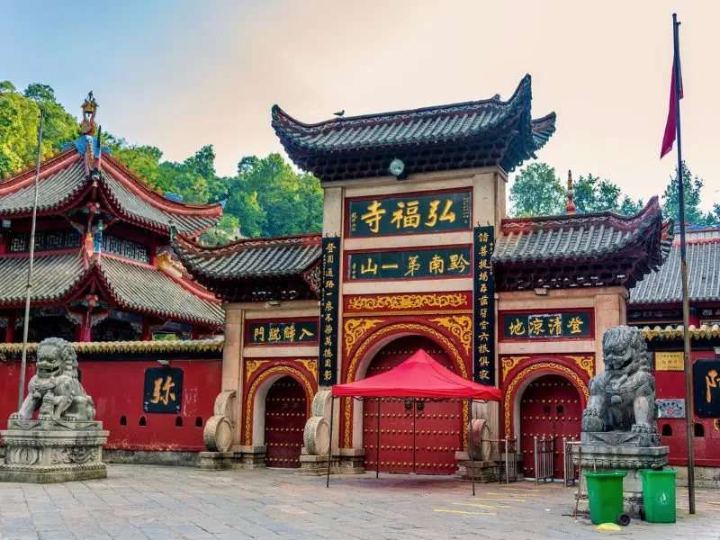 Qu&yacute; Dương, th&agrave;nh phố đầy m&ecirc; hoặc của tỉnh Qu&yacute; Ch&acirc;u, Trung Quốc 5