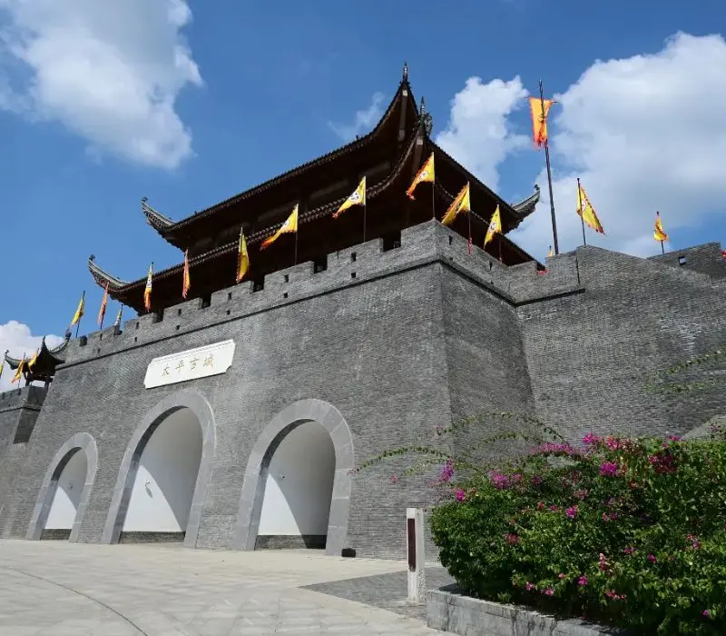 Th&aacute;i B&igrave;nh Cổ Trấn, vẻ đẹp mang đậm n&eacute;t truyền thống người Hoa 4