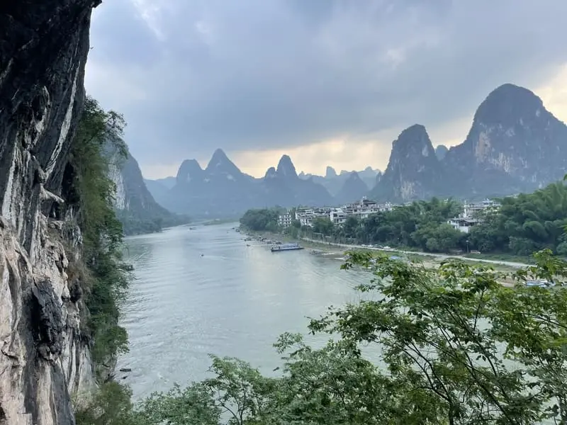 T&igrave;m về d&ograve;ng s&ocirc;ng Lệ Giang uốn m&igrave;nh qua cảnh vật y&ecirc;n b&igrave;nh 4