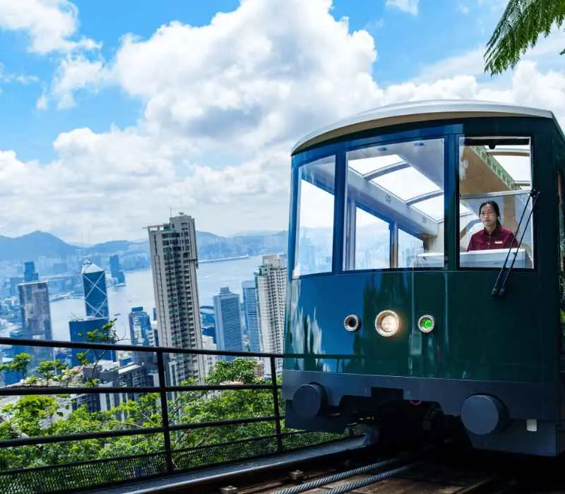 Cùng xe điện Peak Tram chinh phục du lịch Hong Kong