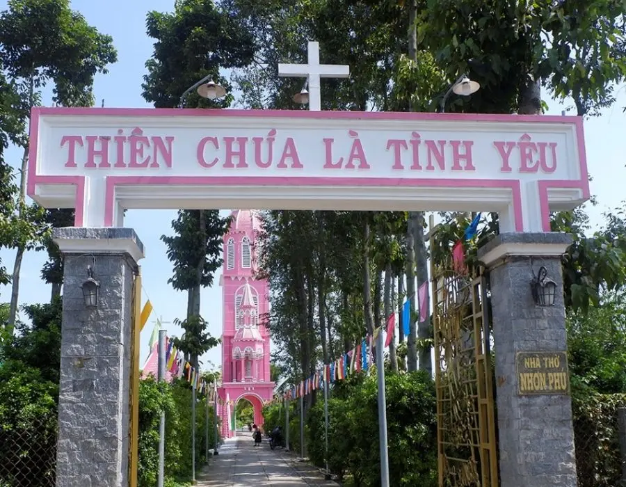 Vẻ đẹp của Nhà Thờ Nhơn Phú với tuổi đời hàng trăm năm 2