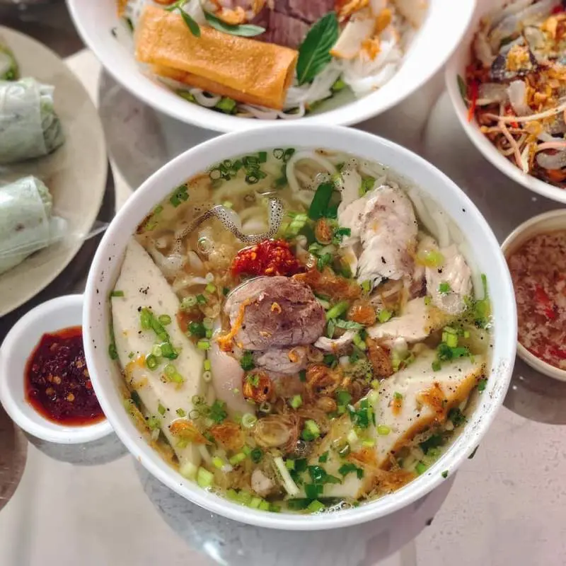 B&aacute;nh canh Long Hương - Say m&ecirc; với vị nước l&egrave;o đậm đ&agrave;, ngon hết sẩy 3