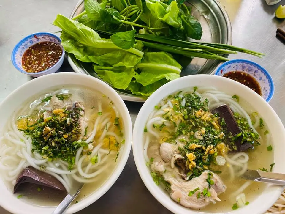 B&aacute;nh canh Long Hương - Say m&ecirc; với vị nước l&egrave;o đậm đ&agrave;, ngon hết sẩy 5